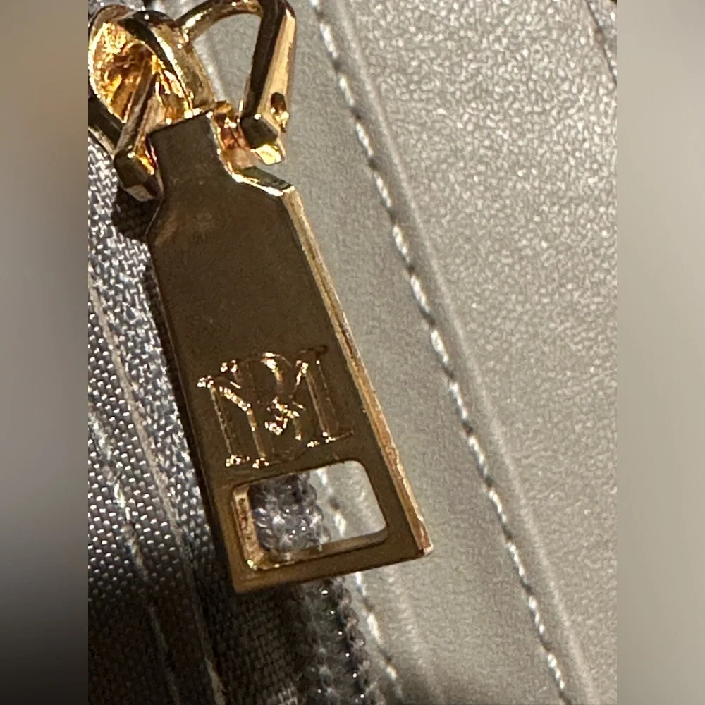 Badgley Mischka Wallet Wristlet Vegan Leather Gray‎ Studded Cell Holder